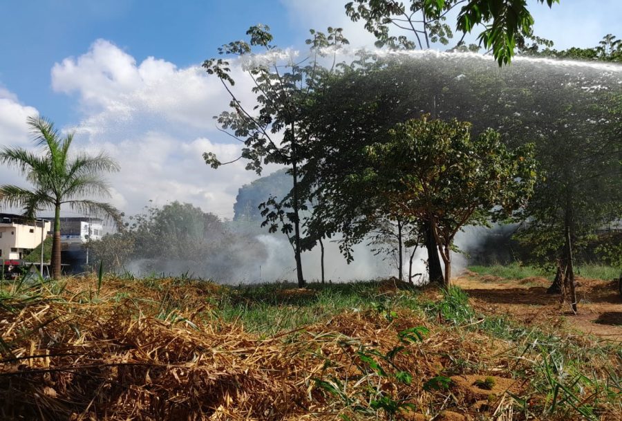 Prefeitura de Ipatinga chama atenção para o risco de queimadas urbanas