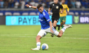 Álvaro Barreal em jogo do Cruzeiro (foto: Ramon Lisboa/EM/D.A.Press)