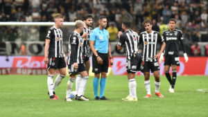 Rodrigo José Pereira de Lima em duelo entre Atlético e Palmeiras (foto: Ramon Lisboa/EM/D.A Press)