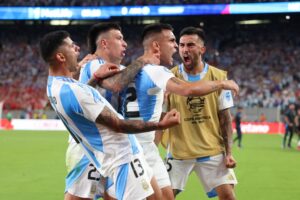 A Argentina já está classificada para as oitavas de final da Copa América (foto: Charly Triballeau/AFP)