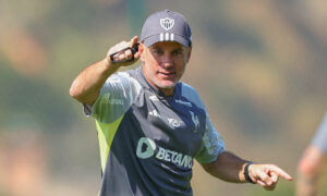 Milito em treino do Atlético na Cidade do Galo (foto: Pedro Souza/Atlético)