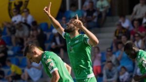 Felipe Felício comemora gol pelo Levadia (foto: Divulgação/Levadia)