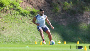 Hulk durante treino do Atlético na Cidade do Galo nesta quinta-feira (13/6) (foto: Pedro Souza/Atlético)