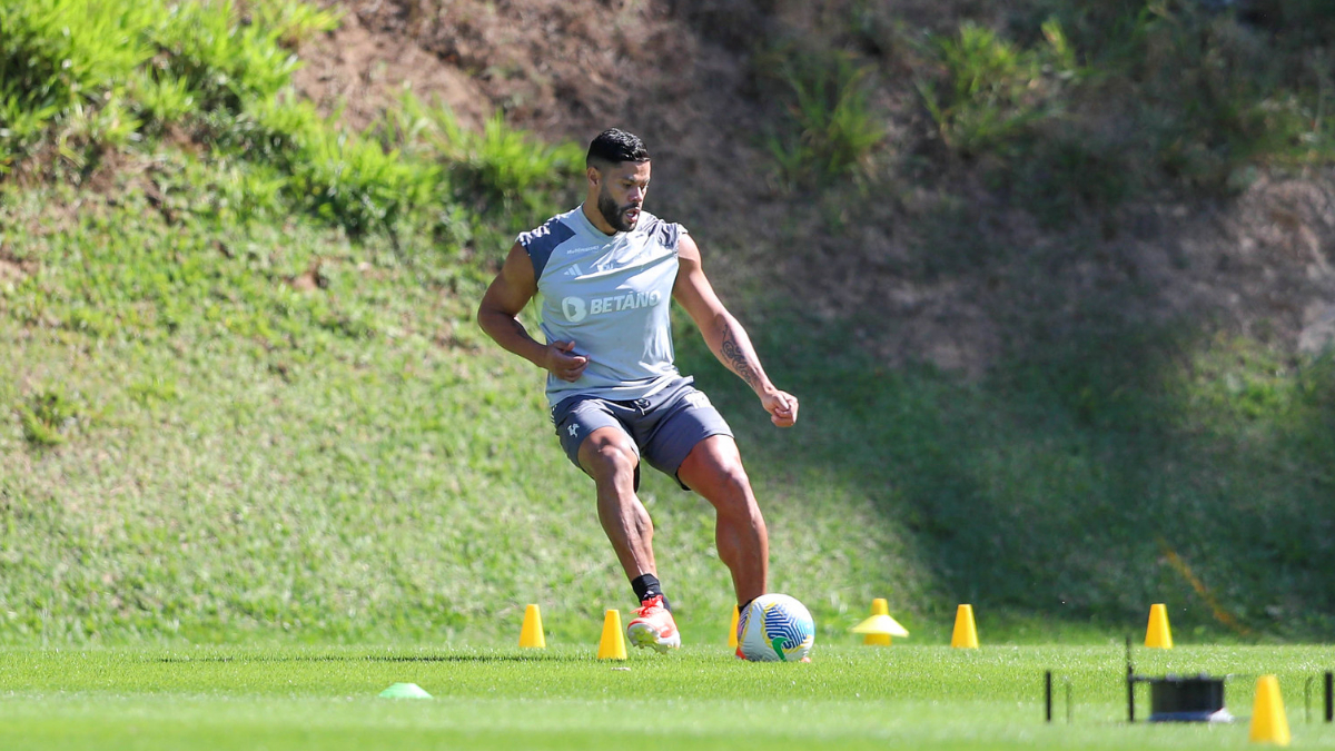 Hulk durante treino do Atlético na Cidade do Galo nesta quinta-feira (13/6) (foto: Pedro Souza/Atlético)