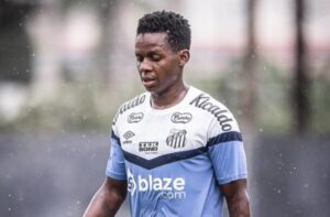 Cazares em treino pelo Santos (foto: Raul Baretta/ Santos FC.)