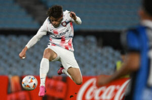 Lateral-direito Agustín Giay (foto: Eitan Abramovich/AFP via Getty Images)