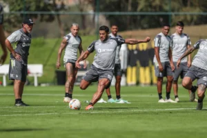 Remendado, Atlético encara o Palmeiras na Arena MRV para se aproximar do G-4