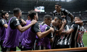 Jogadores do Atlético comemoram gol na Arena MRV (foto: Pedro Souza/Atlético)