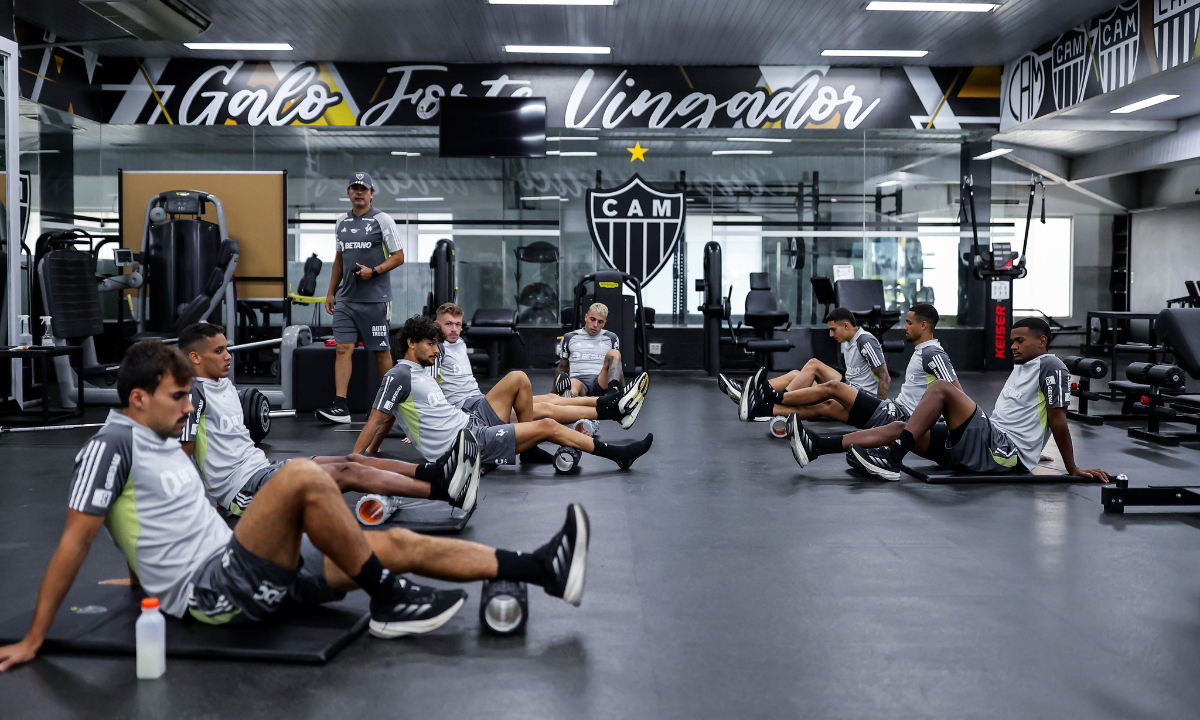 Jogadores do Atlético na academia da Cidade do Galo (foto: Pedro Souza/Atlético)