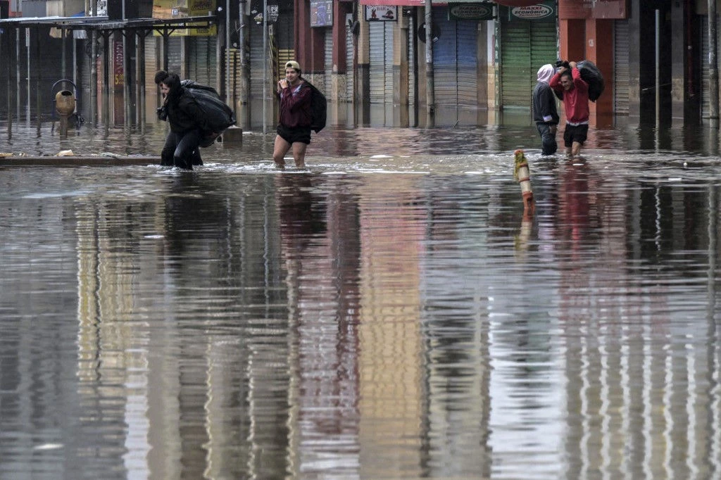 Rio Grande do Sul tem 19 mortes por leptospirose após enchentes, e casos passam de 300