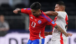 Lance do jogo entre Chile e Peru (foto: Reprodução / Twitter @CopaAmerica)