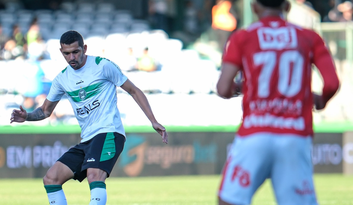 Lance de Coritiba x Vila Nova (foto: JP Pacheco / Coritiba )