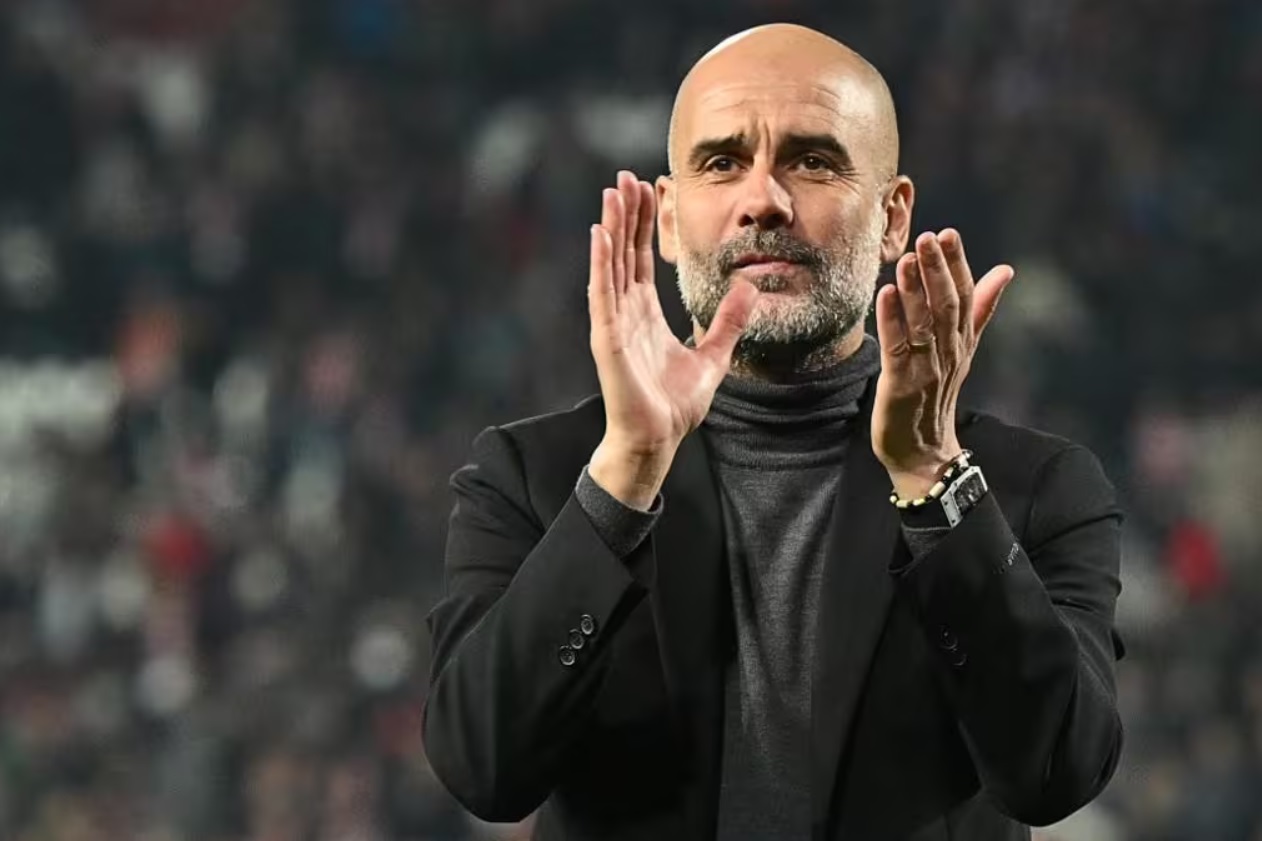 Guardiola aplaudindo (foto: AFP)