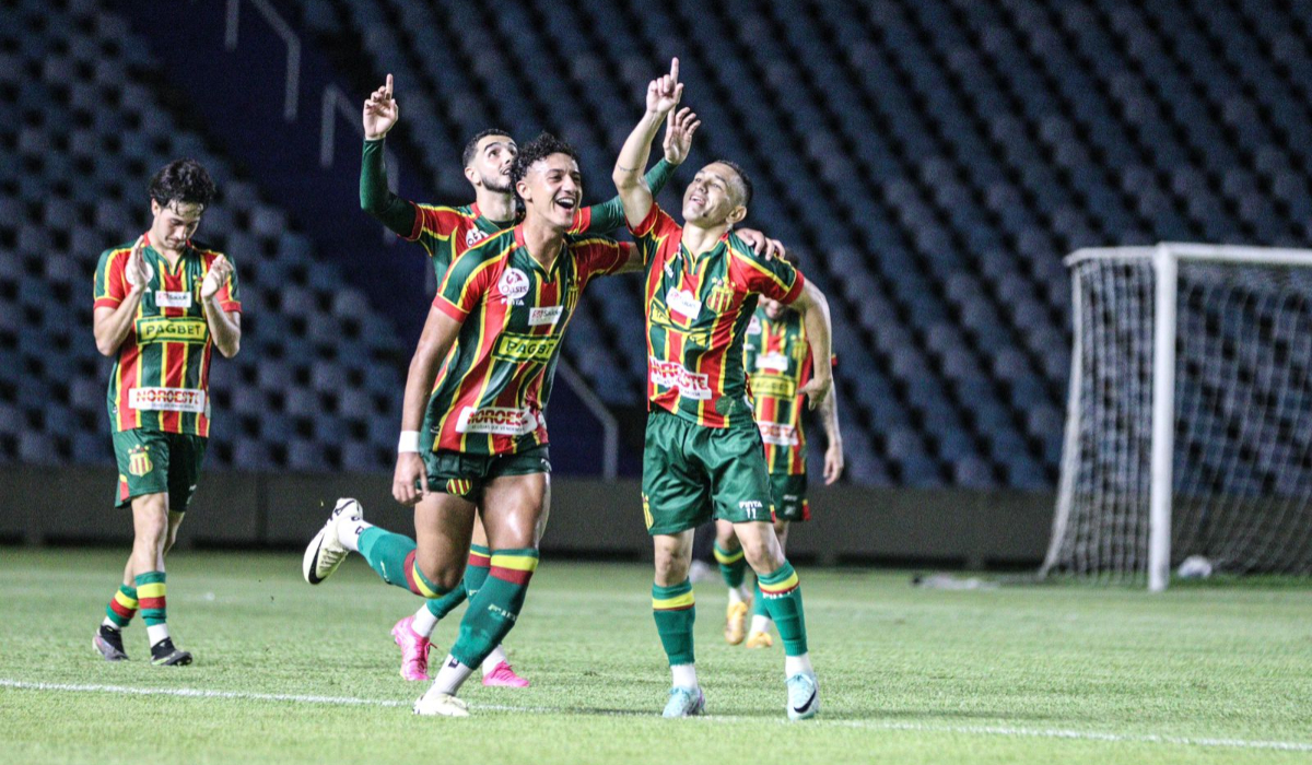 Jogadores do Sampaio Corrêa comemorando (foto: Ronald Felipe)