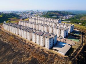 Contemplados com os 496 apartamentos do Residencial Planalto visitam os futuros lares