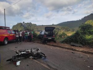 Adolescentes de 15 anos morrem em acidente na zona rural de Manhuaçu; eles estavam na moto que bateu de frente com um carro | Vales de Minas Gerais