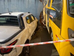 Ônibus escolar atinge muro de escola e deixa servidora ferida em Manhuaçu | Vales de Minas Gerais