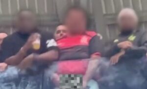 Vídeo: flamenguista urina em copo e é acusado de jogá-lo em torcedores do Atlético