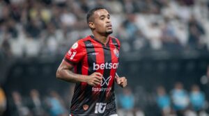 Ex-Atlético é destaque do Vitória no Campeonato Brasileiro