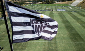 Bandeira do Atlético na Cidade do Galo (foto: Pedro Souza/Atlético)