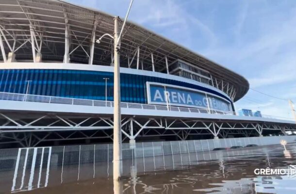 Arena do Grêmio inundada após chuvas intensas em Porto Alegre - (foto: Reprodução/Grêmio TV)