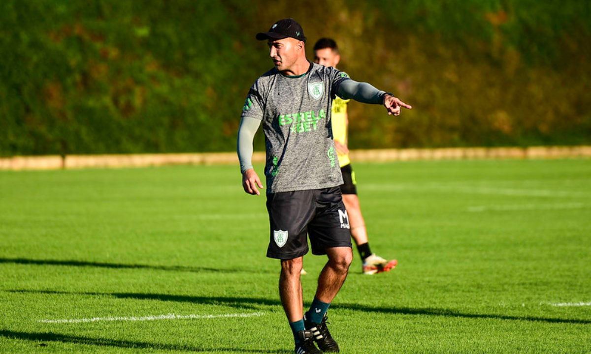 Cauan durante treino do América (foto: Mourão Panda/América)