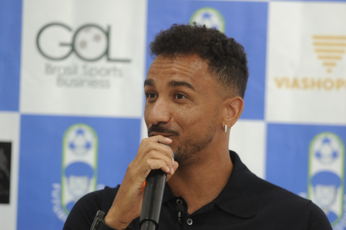 Danilo em coletiva de imprensa na Arena Morro das Pedras