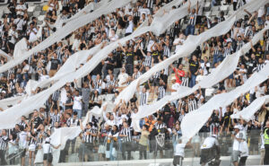 Torcedores do Atlético na Arena MRV, em Belo Horizonte (foto: Alexandre Guzanshe/EM/D.A Press)