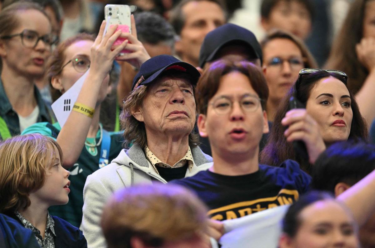 Mick Jagger na plateia dos Jogos de Paris