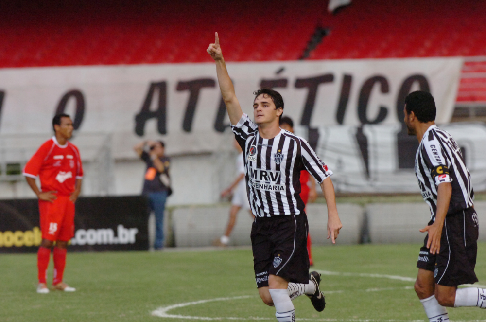 Lima em comemoração de gol pelo Atlético diante do CRB, em 2006 - (foto: Jorge Gontijo/Estado de Minas)