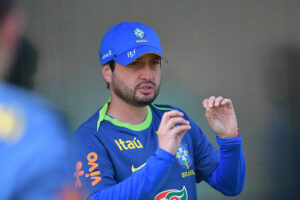 Arthur Elias em treino (foto: Staff Images / CBF)