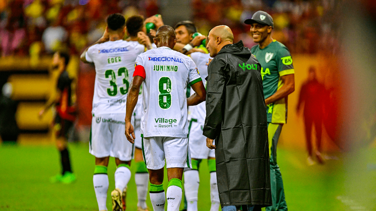 Jogadores do América em partida contra o Sport, pela Série B (foto: Mourão Panda/América)