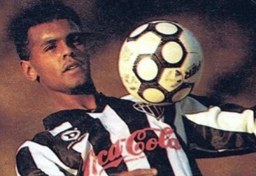 Moacir fez parte do time campeão da Conmebol em 1992 (foto: Redes sociais Atlético/Divulgação)