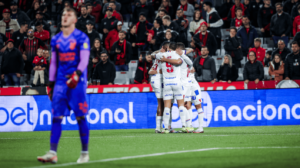 Jogadores do Bahia comemorando gol sobre o Athletico-PR, pelo Brasileiro (foto: Rafael Rodrigues)