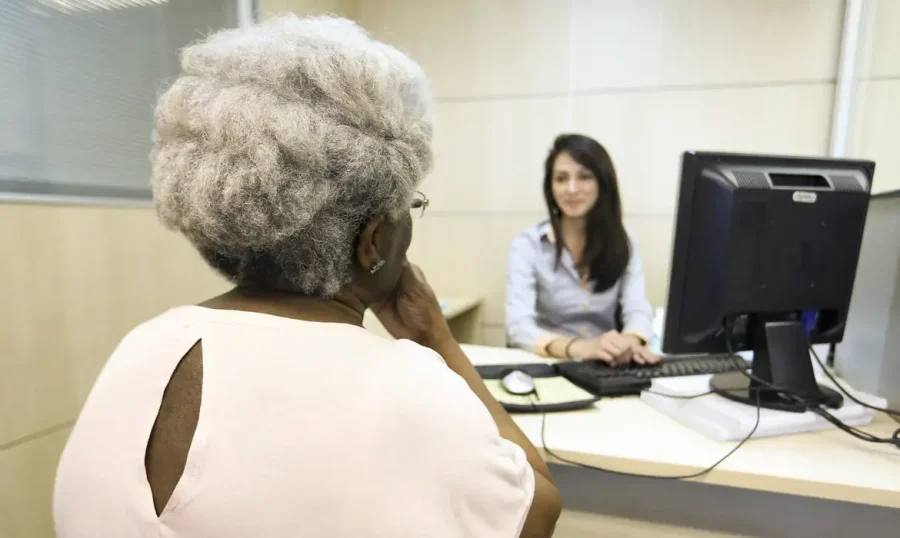 Benefício de Prestação Continuada (BPC): governo cria prazos para atualizar cadastro e evitar fraudes