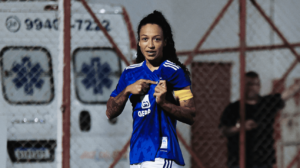 Byanca Brasil, atacante do Cruzeiro, comemorando gol (foto: Gustavo Martins/Cruzeiro)