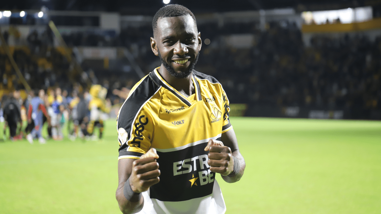 Yannick Bolasie, atacante do Criciúma (foto: Celso da Luz/Assessoria de imprensa Criciúma E.C)