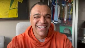 Denilson, campeão mundial e comentarista esportivo (foto: YouTube/Reprodução)