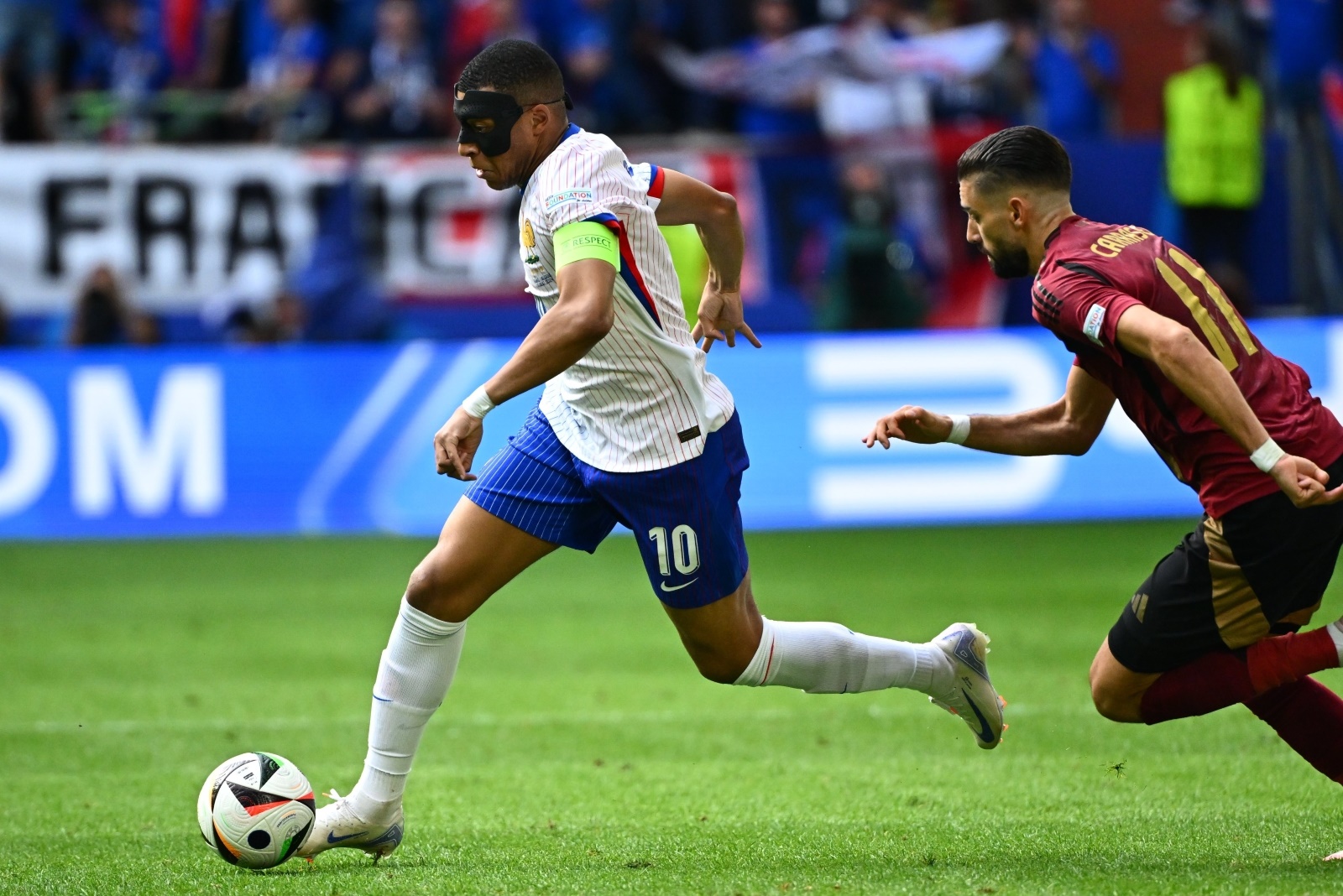 Mbappé, da França, e Carrasco, da Bélgica (foto: Reprodução/Seleção Francesa)