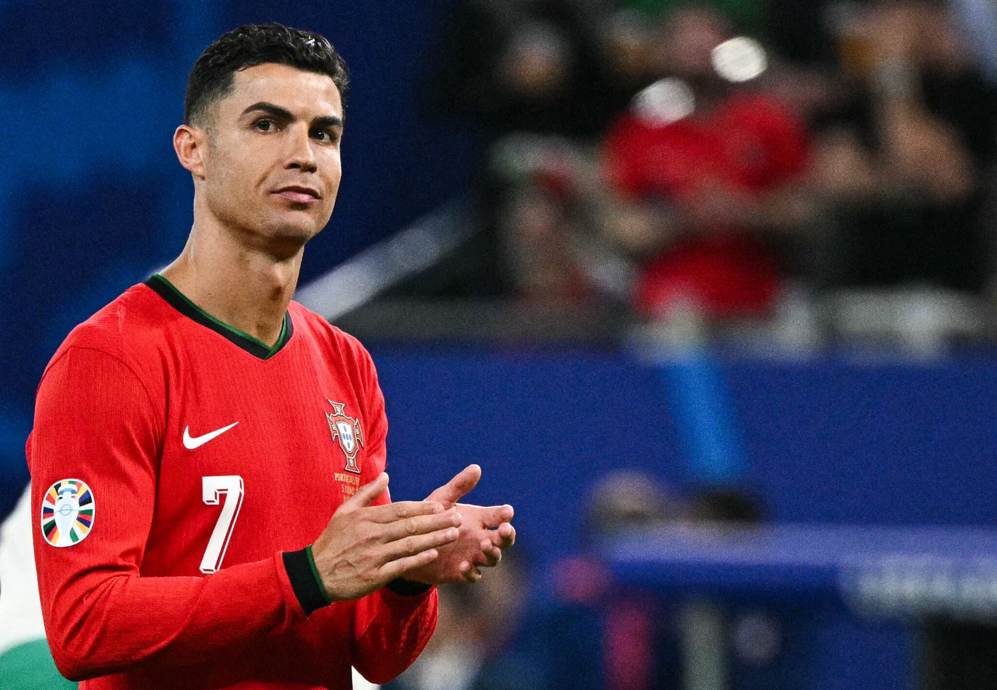 Cristiano Ronaldo lamenta eliminação na Euro - (foto: Javier Soriano/AFP)