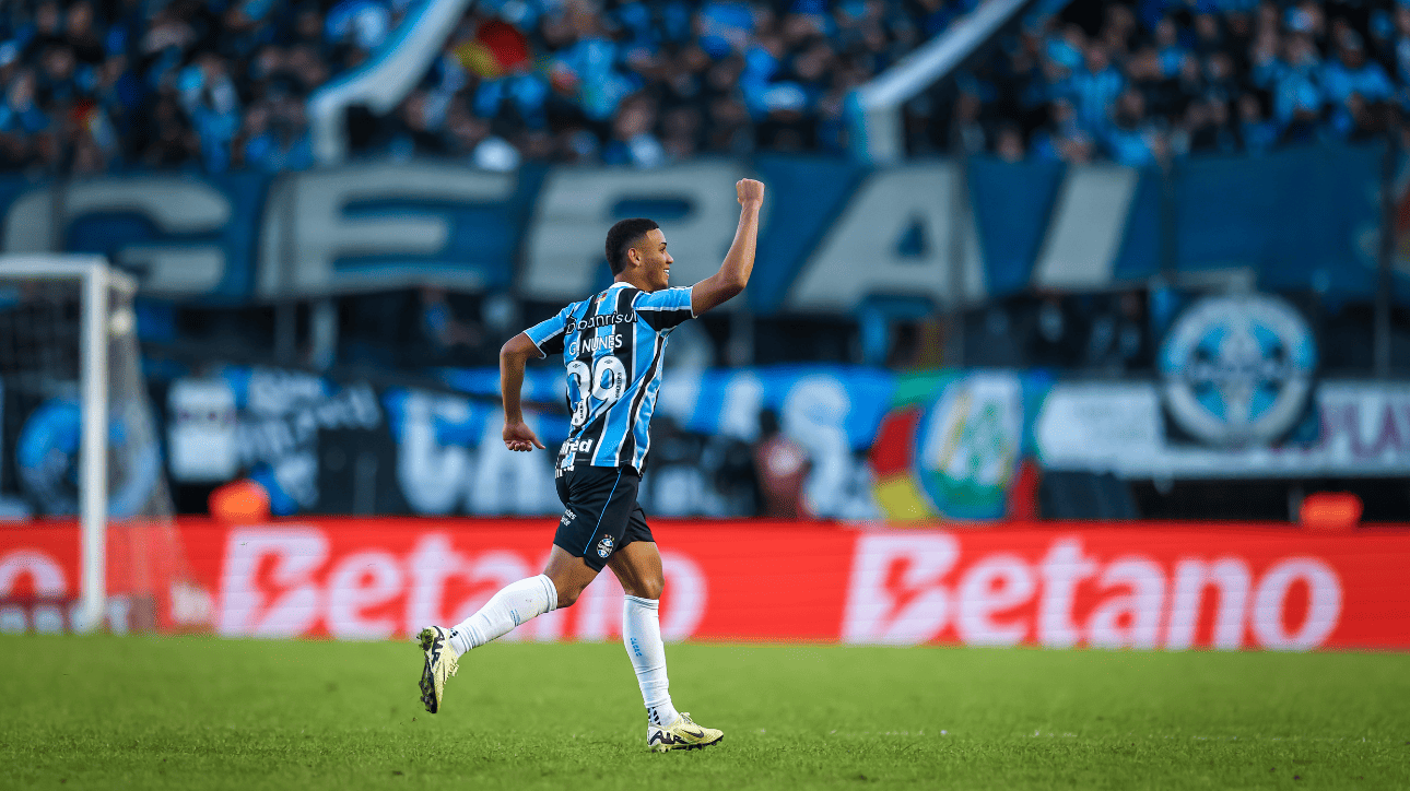 Gustavo Nunes, do Grêmio, comemorando gol sobre Fluminense, pelo Brasileiro (foto: Lucas Uebel/Grêmio FBPA)