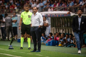 Ramón Diaz, ex=treinador do Vasco, está perto do Corinthians (foto: Leandro Amorim/Vasco)