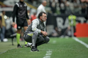 Milito evitou fazer críticas ao gramado da Arena MRV após vitória do Atlético sobre o Corinthians (foto: Pedro Souza/Atlético)