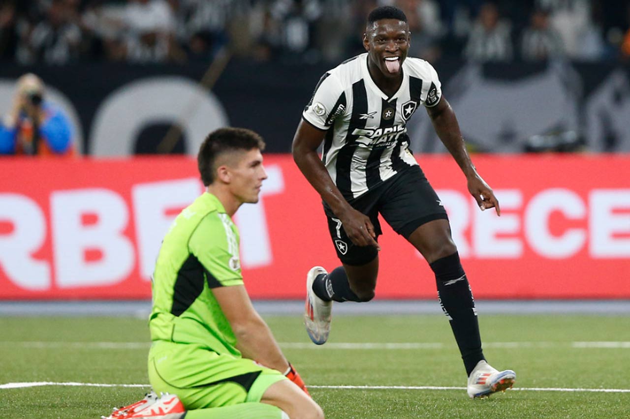 Lance de Botafogo x Internacional (foto: Vitor Silva/Botafogo)