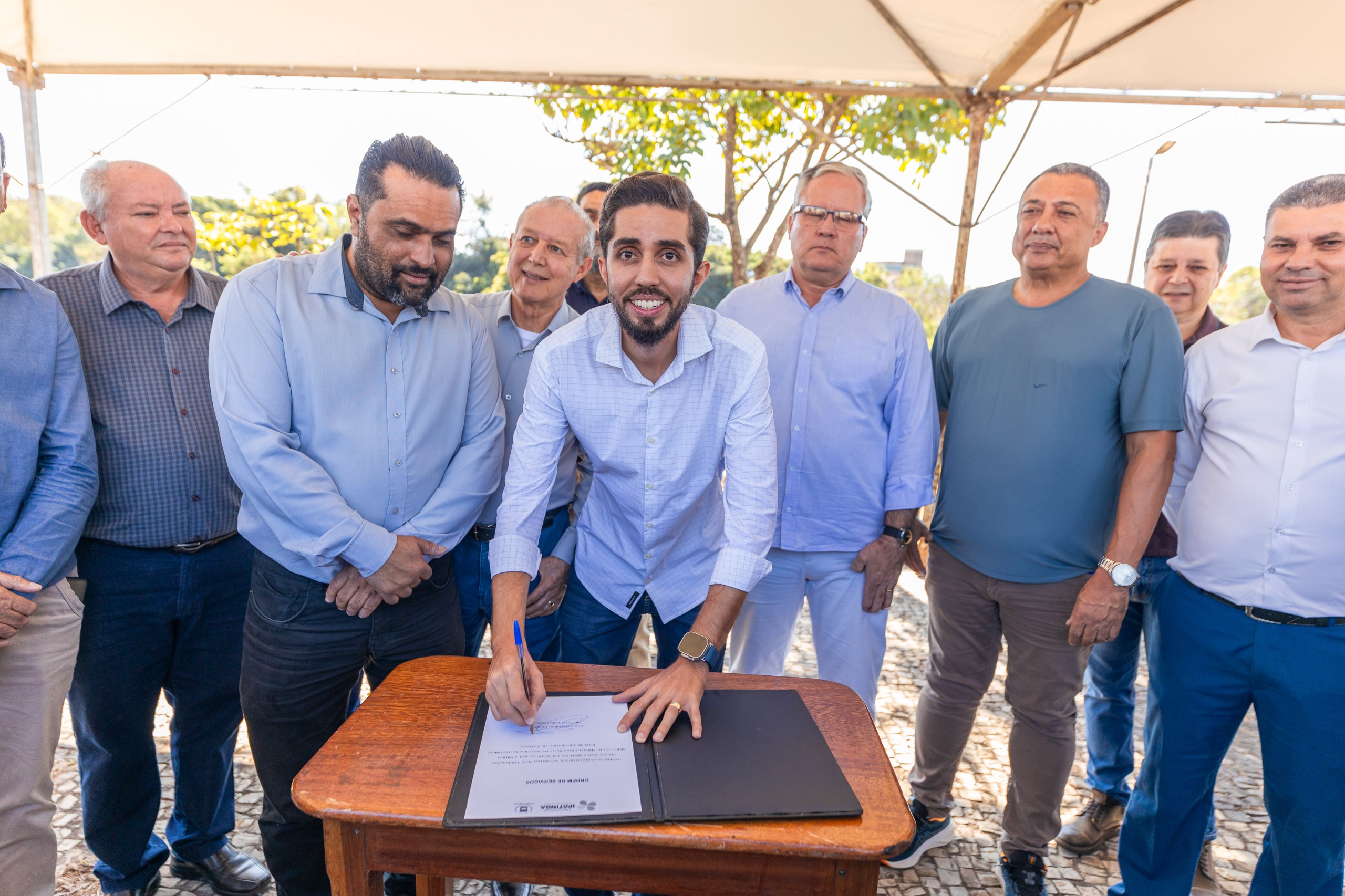 Prefeito Gustavo Nunes assina ordem de serviço para construção do Mercado Central