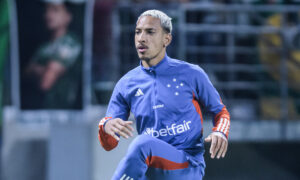 Matheus Pereira em aquecimento antes de jogo do Cruzeiro (foto: Gustavo Aleixo/Cruzeiro)