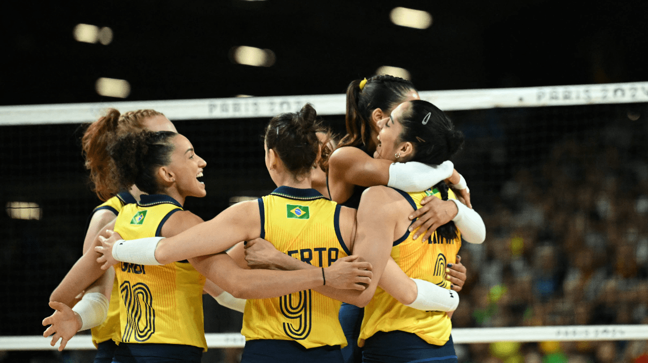 Jogadoras de vôlei da Seleção Brasileira Feminina em Paris 2024 (foto: Kolesnikova/AFP)