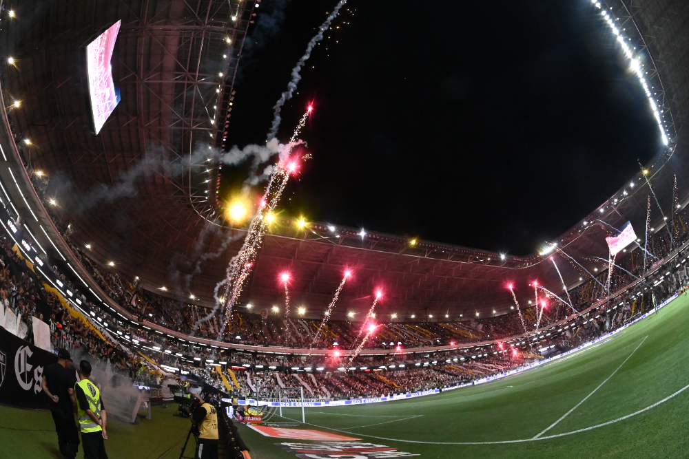 Recepção da torcida do Atlético antes de clássico contra o Cruzeiro na Arena MRV (foto: Leandro Couri/EM/D.A Press)