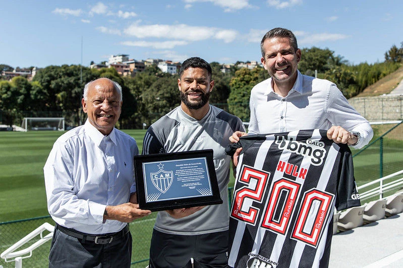 Atlético homenageia Hulk pelos 200 jogos: ‘alguns heróis ficam para sempre’