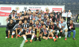 Jogadores do Atlético comemoram título da Recopa no Mineirão (foto: Alexandre Guzanshe/EM/DA.Press)